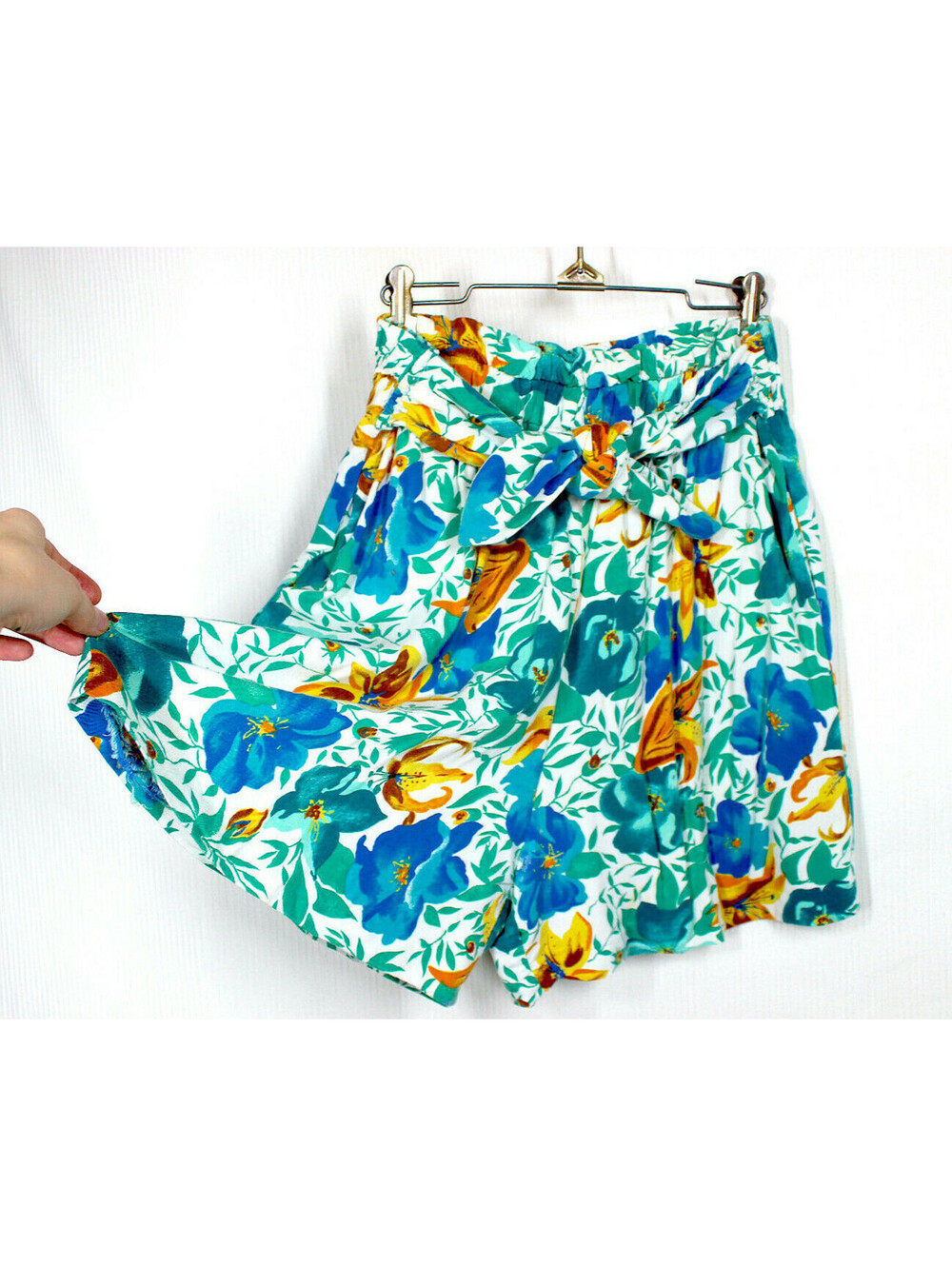 Vtg 90s High Waist Shorts M/L Tie Waist Light Rayon Pleated Wide Elastic Waist